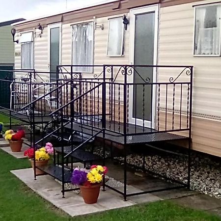 6 Birth Family Holiday Caravan Ingoldmells 10 Mins Walk To The Beach And Fantasy Island And Its Huge 7 Day Market,Easy Route To Skegness By Car Or Bus Bedding Provided Villa Exterior photo