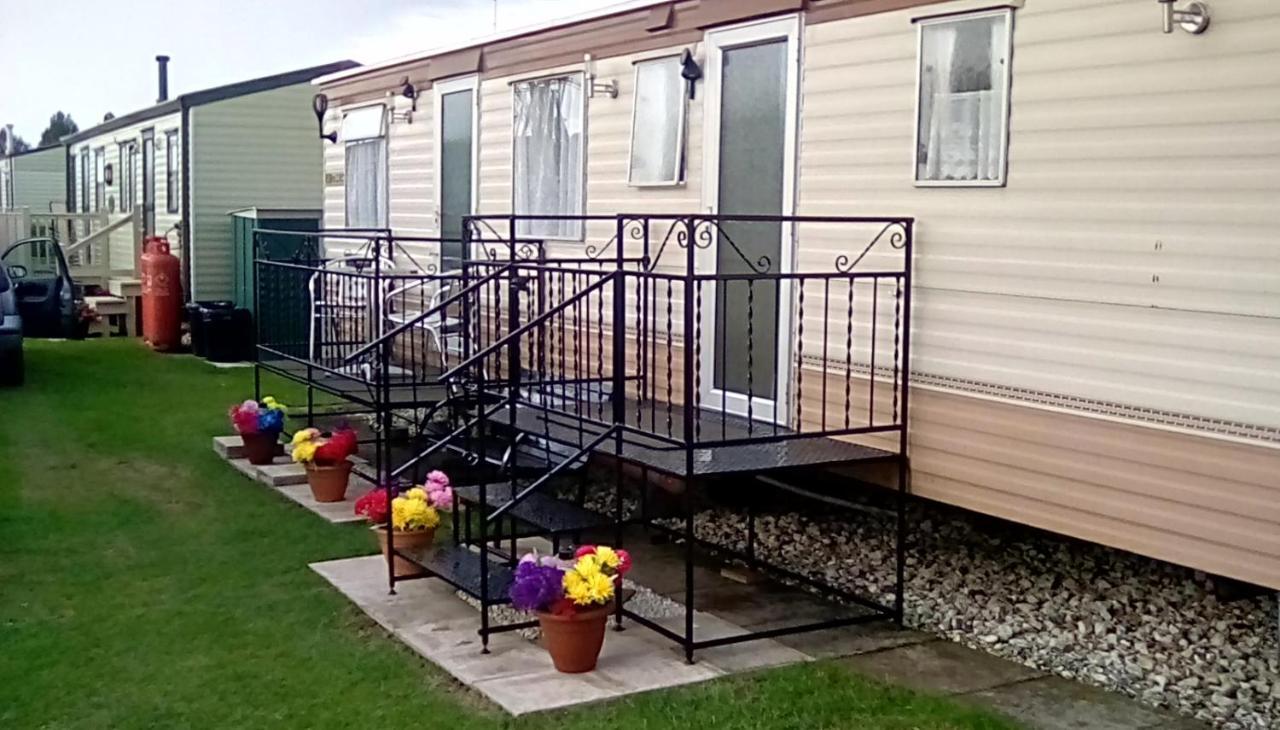 6 Birth Family Holiday Caravan Ingoldmells 10 Mins Walk To The Beach And Fantasy Island And Its Huge 7 Day Market,Easy Route To Skegness By Car Or Bus Bedding Provided Villa Exterior photo