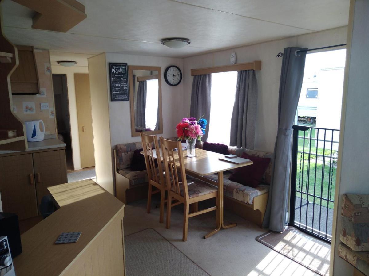 6 Birth Family Holiday Caravan Ingoldmells 10 Mins Walk To The Beach And Fantasy Island And Its Huge 7 Day Market,Easy Route To Skegness By Car Or Bus Bedding Provided Villa Exterior photo